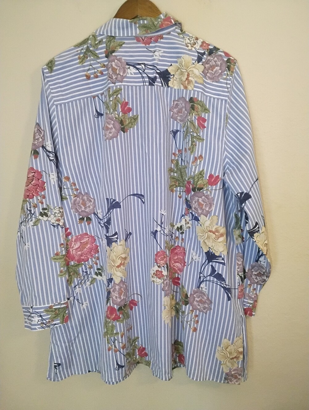 Chicos Button Down Non Iron Shirt Womens XXL Blue White Stripe Beige Red Floral - Picture 3 of 10